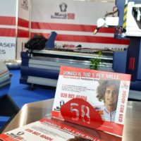 hpm-lamiera-2023-stand-fondazione-marco-simoncelli-sic-squadra-corse-58-made-in-italy (1) - Copia